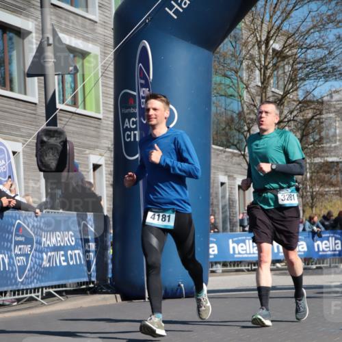 06.04.2025 - 44. Internationalen Wilhelmsburger Insellauf A. Gomolzig http://msf.ph/oto/7573042 06.04.2025 10:43:05 Ziel 3281, 3307, 3466, 3484, 3512, 3532, 3743, 3927, 4181, 4613 meine-sportfotos.de