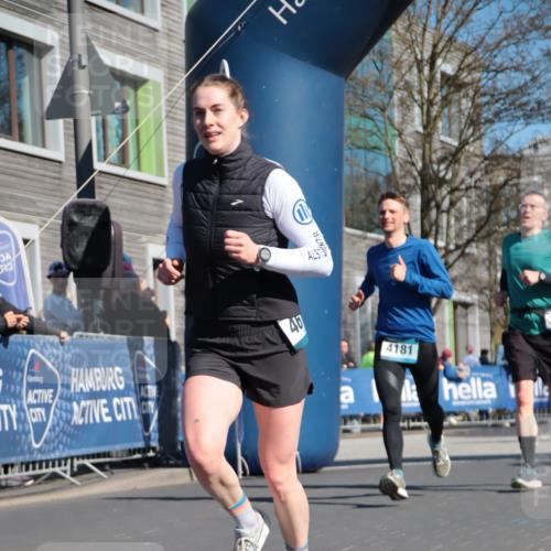 06.04.2025 - 44. Internationalen Wilhelmsburger Insellauf A. Gomolzig http://msf.ph/oto/7573052 06.04.2025 10:43:05 Ziel 3281, 3307, 3466, 3484, 3512, 3532, 3743, 3927, 4181, 4613 meine-sportfotos.de