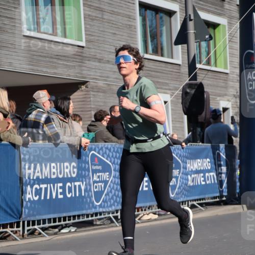 06.04.2025 - 44. Internationalen Wilhelmsburger Insellauf A. Gomolzig http://msf.ph/oto/7573102 06.04.2025 10:43:01 Ziel 3281, 3307, 3324, 3743, 3927, 4181, 4613 meine-sportfotos.de
