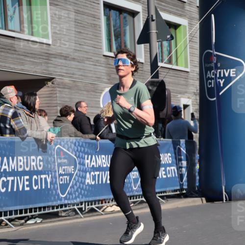06.04.2025 - 44. Internationalen Wilhelmsburger Insellauf A. Gomolzig http://msf.ph/oto/7573107 06.04.2025 10:43:01 Ziel 3281, 3307, 3324, 3743, 3927, 4181, 4613 meine-sportfotos.de