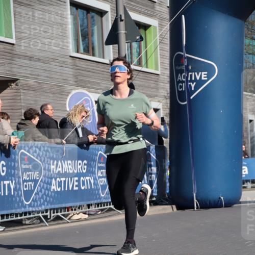 06.04.2025 - 44. Internationalen Wilhelmsburger Insellauf A. Gomolzig http://msf.ph/oto/7573112 06.04.2025 10:43:01 Ziel 3281, 3307, 3324, 3743, 3927, 4181, 4613 meine-sportfotos.de