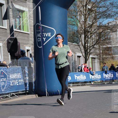 06.04.2025 - 44. Internationalen Wilhelmsburger Insellauf A. Gomolzig http://msf.ph/oto/7573140 06.04.2025 10:43:00 Ziel 3307, 3324, 3743, 3927, 4181, 4613 meine-sportfotos.de
