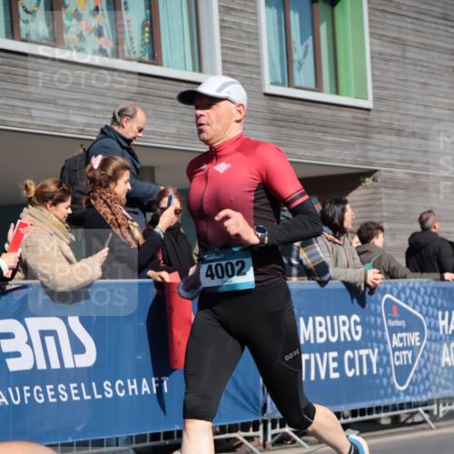 06.04.2025 - 44. Internationalen Wilhelmsburger Insellauf A. Gomolzig http://msf.ph/oto/7573210 06.04.2025 10:42:55 Ziel 3307, 3324, 4002, 4185, 4399, 4487 meine-sportfotos.de