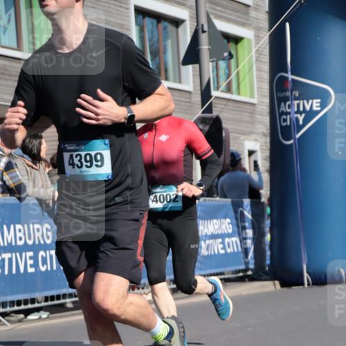 06.04.2025 - 44. Internationalen Wilhelmsburger Insellauf A. Gomolzig http://msf.ph/oto/7573230 06.04.2025 10:42:54 Ziel 3324, 4002, 4185, 4399, 4487 meine-sportfotos.de