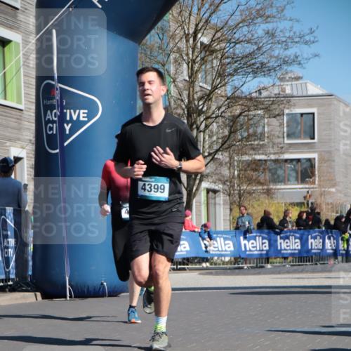 06.04.2025 - 44. Internationalen Wilhelmsburger Insellauf A. Gomolzig http://msf.ph/oto/7573237 06.04.2025 10:42:53 Ziel 3324, 4002, 4185, 4399, 4487 meine-sportfotos.de