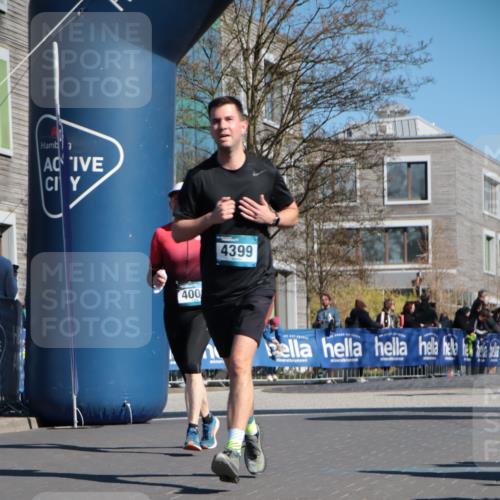 06.04.2025 - 44. Internationalen Wilhelmsburger Insellauf A. Gomolzig http://msf.ph/oto/7573244 06.04.2025 10:42:53 Ziel 3324, 4002, 4185, 4399, 4487 meine-sportfotos.de
