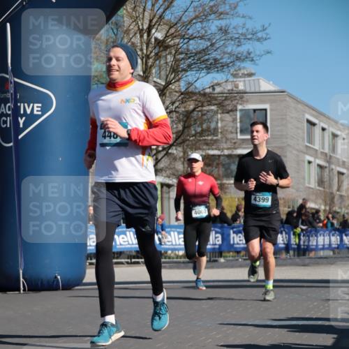 06.04.2025 - 44. Internationalen Wilhelmsburger Insellauf A. Gomolzig http://msf.ph/oto/7573260 06.04.2025 10:42:52 Ziel 3009, 3324, 4002, 4185, 4399, 4487 meine-sportfotos.de