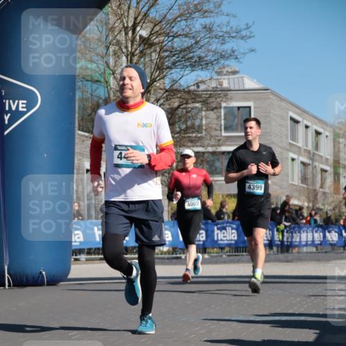 06.04.2025 - 44. Internationalen Wilhelmsburger Insellauf A. Gomolzig http://msf.ph/oto/7573264 06.04.2025 10:42:52 Ziel 3009, 3324, 4002, 4185, 4399, 4487 meine-sportfotos.de