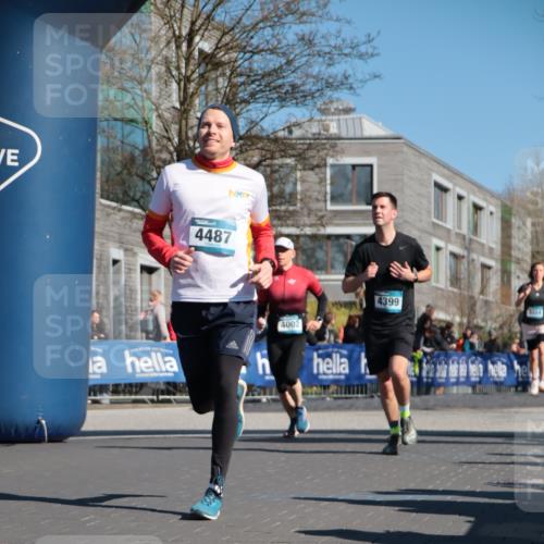 06.04.2025 - 44. Internationalen Wilhelmsburger Insellauf A. Gomolzig http://msf.ph/oto/7573271 06.04.2025 10:42:51 Ziel 3009, 3324, 4002, 4185, 4399, 4487, 4506 meine-sportfotos.de