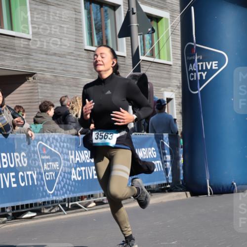 06.04.2025 - 44. Internationalen Wilhelmsburger Insellauf A. Gomolzig http://msf.ph/oto/7573330 06.04.2025 10:42:44 Ziel 3009, 3563, 4506 meine-sportfotos.de
