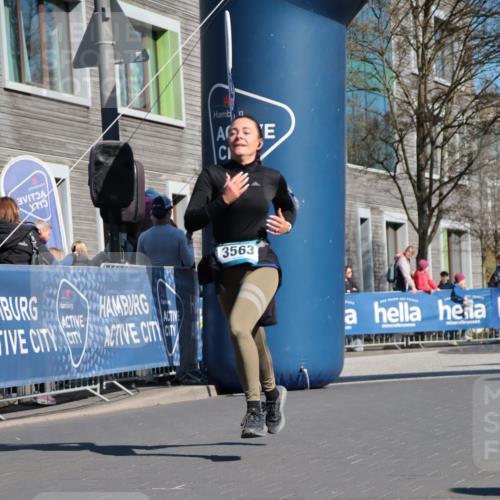 06.04.2025 - 44. Internationalen Wilhelmsburger Insellauf A. Gomolzig http://msf.ph/oto/7573350 06.04.2025 10:42:43 Ziel 3009, 3563, 4506 meine-sportfotos.de