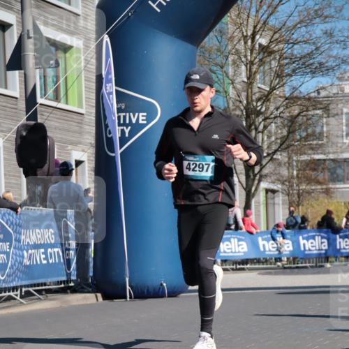 06.04.2025 - 44. Internationalen Wilhelmsburger Insellauf A. Gomolzig http://msf.ph/oto/7573367 06.04.2025 10:42:33 Ziel 3320, 3903, 4240, 4297, 4458 meine-sportfotos.de
