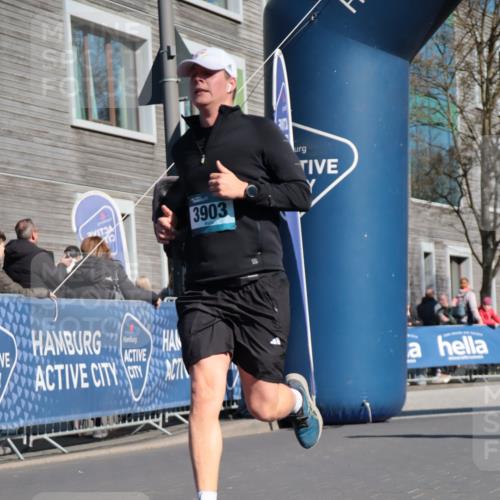 06.04.2025 - 44. Internationalen Wilhelmsburger Insellauf A. Gomolzig http://msf.ph/oto/7573376 06.04.2025 10:42:32 Ziel 3320, 3503, 3903, 4240, 4297, 4458 meine-sportfotos.de