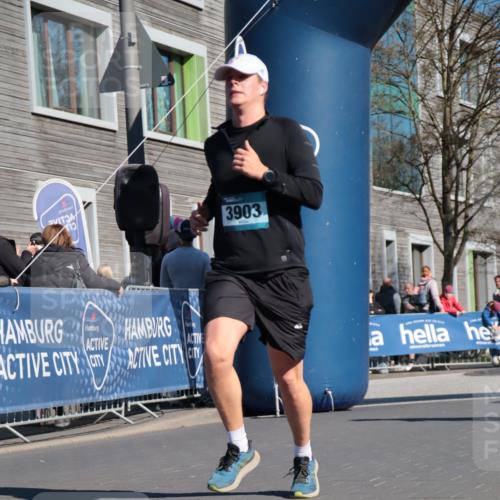 06.04.2025 - 44. Internationalen Wilhelmsburger Insellauf A. Gomolzig http://msf.ph/oto/7573380 06.04.2025 10:42:32 Ziel 3320, 3503, 3903, 4240, 4297, 4458 meine-sportfotos.de