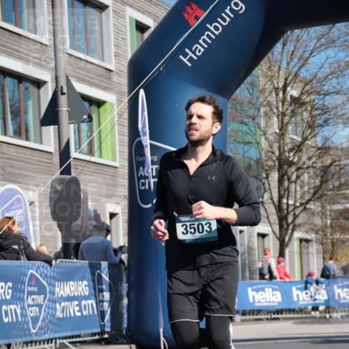 06.04.2025 - 44. Internationalen Wilhelmsburger Insellauf A. Gomolzig http://msf.ph/oto/7573406 06.04.2025 10:42:26 Ziel 3503, 3903, 4240, 4458 meine-sportfotos.de