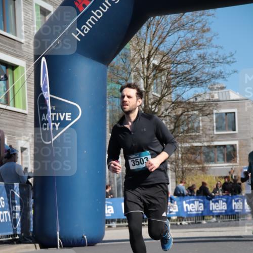 06.04.2025 - 44. Internationalen Wilhelmsburger Insellauf A. Gomolzig http://msf.ph/oto/7573419 06.04.2025 10:42:26 Ziel 3503, 3903, 4240, 4458 meine-sportfotos.de