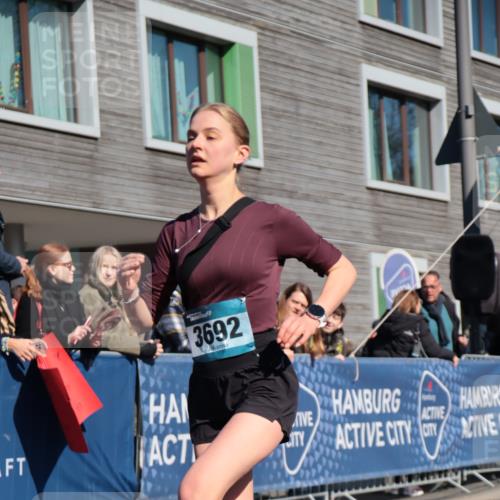 06.04.2025 - 44. Internationalen Wilhelmsburger Insellauf A. Gomolzig http://msf.ph/oto/7573431 06.04.2025 10:42:19 Ziel 3238, 3478, 3629, 3692, 3751, 5065 meine-sportfotos.de