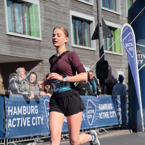 06.04.2025 - 44. Internationalen Wilhelmsburger Insellauf A. Gomolzig http://msf.ph/oto/7573435 06.04.2025 10:42:18 Ziel 3238, 3478, 3629, 3692, 3751, 4350, 5065 meine-sportfotos.de
