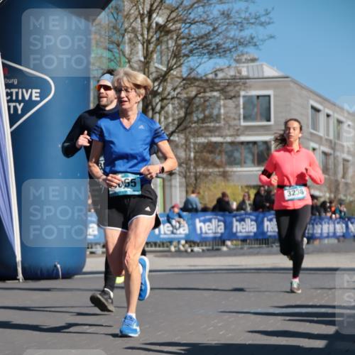 06.04.2025 - 44. Internationalen Wilhelmsburger Insellauf A. Gomolzig http://msf.ph/oto/7573459 06.04.2025 10:42:15 Ziel 3238, 3478, 3629, 3692, 3751, 3761, 4130, 4350, 4581, 5065, 5111 meine-sportfotos.de