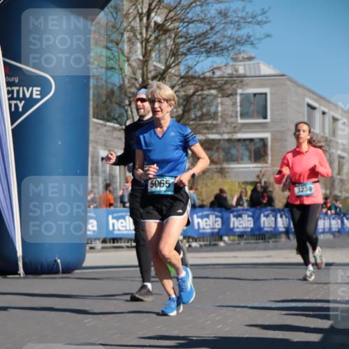 06.04.2025 - 44. Internationalen Wilhelmsburger Insellauf A. Gomolzig http://msf.ph/oto/7573468 06.04.2025 10:42:15 Ziel 3238, 3478, 3629, 3692, 3751, 3761, 4130, 4350, 4581, 5065, 5111 meine-sportfotos.de