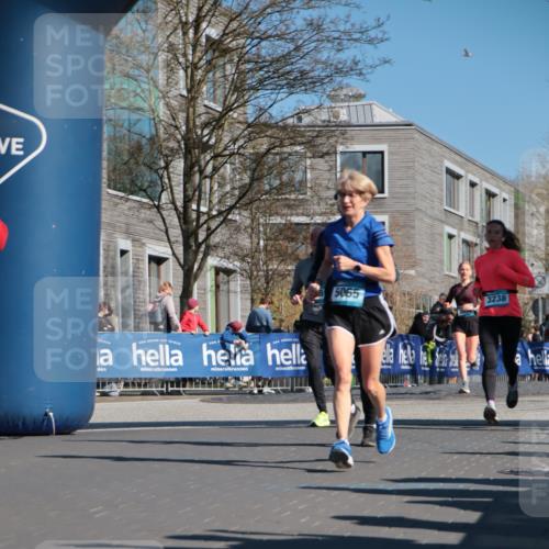 06.04.2025 - 44. Internationalen Wilhelmsburger Insellauf A. Gomolzig http://msf.ph/oto/7573483 06.04.2025 10:42:14 Ziel 3238, 3478, 3629, 3692, 3751, 3761, 4130, 4350, 4581, 5065, 5111 meine-sportfotos.de