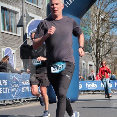 06.04.2025 - 44. Internationalen Wilhelmsburger Insellauf A. Gomolzig http://msf.ph/oto/7573536 06.04.2025 10:42:12 Ziel 3238, 3478, 3629, 3692, 3751, 3761, 4130, 4350, 4581, 5065, 5111 meine-sportfotos.de