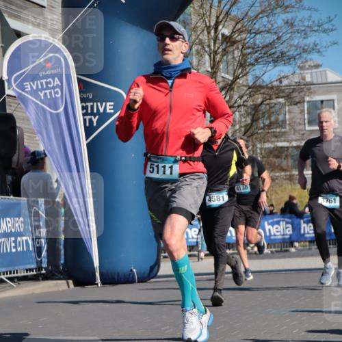 06.04.2025 - 44. Internationalen Wilhelmsburger Insellauf A. Gomolzig http://msf.ph/oto/7573587 06.04.2025 10:42:10 Ziel 3751, 3761, 4130, 4350, 4366, 4581, 5111 meine-sportfotos.de