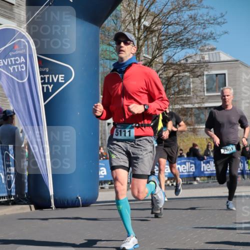 06.04.2025 - 44. Internationalen Wilhelmsburger Insellauf A. Gomolzig http://msf.ph/oto/7573590 06.04.2025 10:42:10 Ziel 3751, 3761, 4130, 4350, 4366, 4581, 5111 meine-sportfotos.de