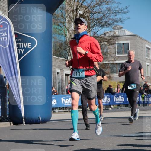 06.04.2025 - 44. Internationalen Wilhelmsburger Insellauf A. Gomolzig http://msf.ph/oto/7573594 06.04.2025 10:42:10 Ziel 3751, 3761, 4130, 4350, 4366, 4581, 5111 meine-sportfotos.de