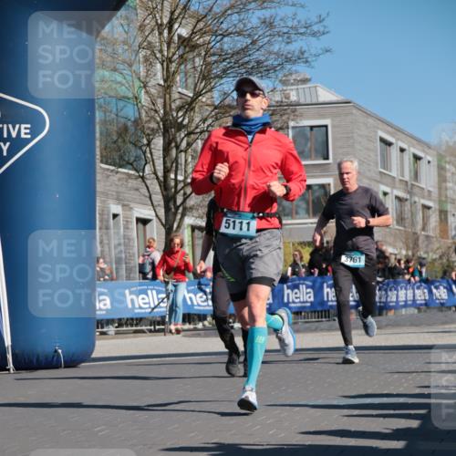 06.04.2025 - 44. Internationalen Wilhelmsburger Insellauf A. Gomolzig http://msf.ph/oto/7573601 06.04.2025 10:42:09 Ziel 3751, 3761, 4130, 4350, 4366, 4581, 5111 meine-sportfotos.de