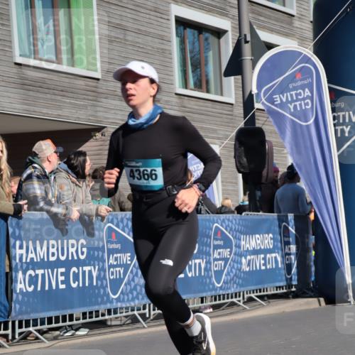 06.04.2025 - 44. Internationalen Wilhelmsburger Insellauf A. Gomolzig http://msf.ph/oto/7573619 06.04.2025 10:42:06 Ziel 3761, 4130, 4366, 4581, 5111 meine-sportfotos.de