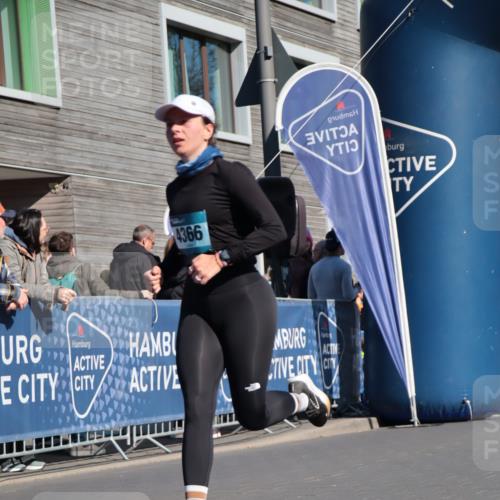 06.04.2025 - 44. Internationalen Wilhelmsburger Insellauf A. Gomolzig http://msf.ph/oto/7573623 06.04.2025 10:42:06 Ziel 3761, 4130, 4366, 4581, 5111 meine-sportfotos.de