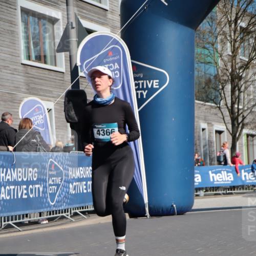 06.04.2025 - 44. Internationalen Wilhelmsburger Insellauf A. Gomolzig http://msf.ph/oto/7573635 06.04.2025 10:42:05 Ziel 3093, 3744, 3761, 4366, 4581, 5111 meine-sportfotos.de