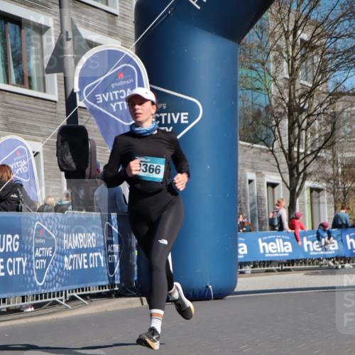 06.04.2025 - 44. Internationalen Wilhelmsburger Insellauf A. Gomolzig http://msf.ph/oto/7573641 06.04.2025 10:42:05 Ziel 3093, 3744, 3761, 4366, 4581, 5111 meine-sportfotos.de