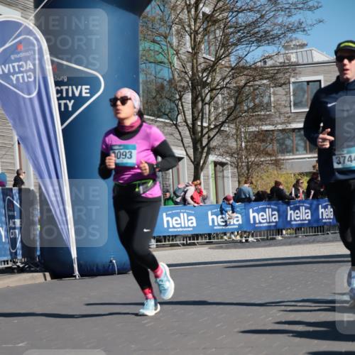06.04.2025 - 44. Internationalen Wilhelmsburger Insellauf A. Gomolzig http://msf.ph/oto/7573662 06.04.2025 10:41:59 Ziel 3093, 3656, 3744, 4366 meine-sportfotos.de