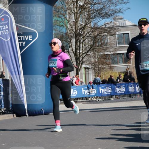 06.04.2025 - 44. Internationalen Wilhelmsburger Insellauf A. Gomolzig http://msf.ph/oto/7573666 06.04.2025 10:41:58 Ziel 3093, 3656, 3744 meine-sportfotos.de
