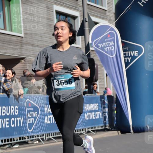 06.04.2025 - 44. Internationalen Wilhelmsburger Insellauf A. Gomolzig http://msf.ph/oto/7573680 06.04.2025 10:41:55 Ziel 3093, 3308, 3656, 3744, 3941 meine-sportfotos.de