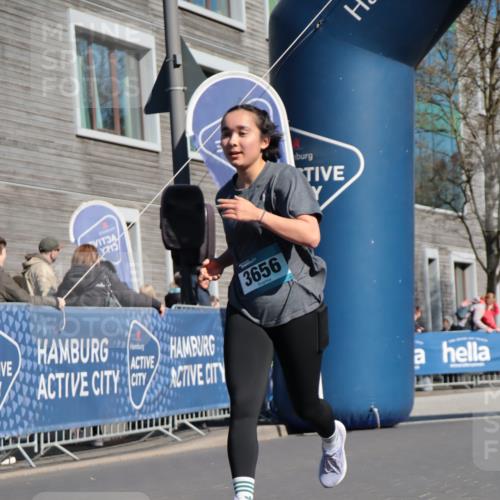 06.04.2025 - 44. Internationalen Wilhelmsburger Insellauf A. Gomolzig http://msf.ph/oto/7573695 06.04.2025 10:41:54 Ziel 3093, 3308, 3656, 3744, 3941 meine-sportfotos.de
