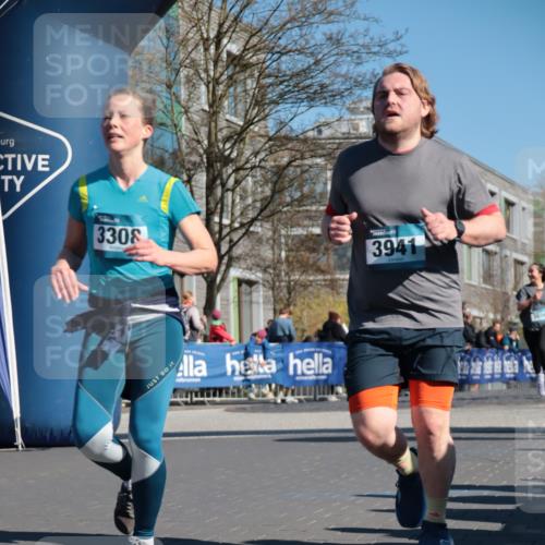 06.04.2025 - 44. Internationalen Wilhelmsburger Insellauf A. Gomolzig http://msf.ph/oto/7573720 06.04.2025 10:41:50 Ziel 3308, 3446, 3656, 3830, 3941, 4115, 4566 meine-sportfotos.de