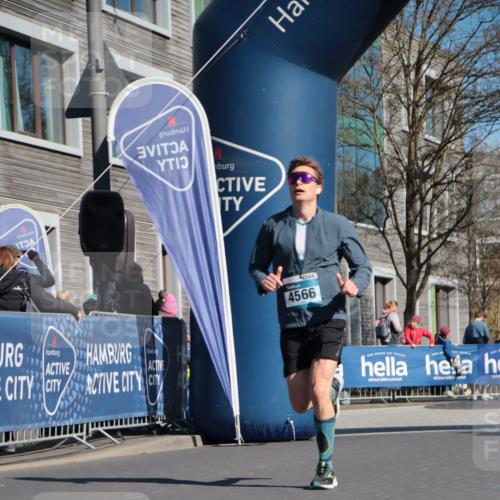 06.04.2025 - 44. Internationalen Wilhelmsburger Insellauf A. Gomolzig http://msf.ph/oto/7573748 06.04.2025 10:41:47 Ziel 3308, 3446, 3830, 3890, 3941, 4115, 4566, 4607 meine-sportfotos.de