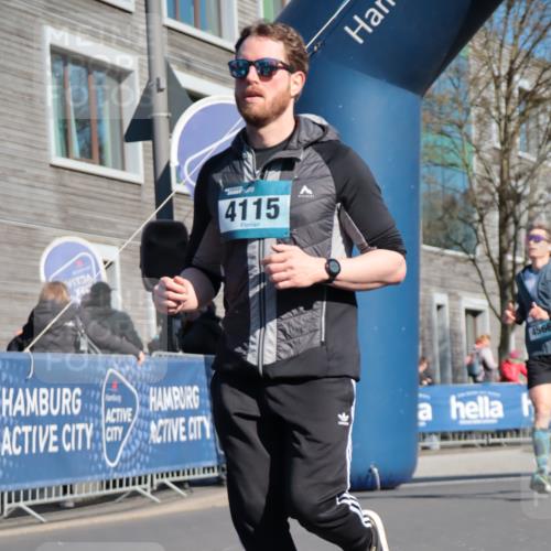 06.04.2025 - 44. Internationalen Wilhelmsburger Insellauf A. Gomolzig http://msf.ph/oto/7573771 06.04.2025 10:41:45 Ziel 3308, 3446, 3830, 3890, 3891, 3941, 4115, 4412, 4566, 4607 meine-sportfotos.de