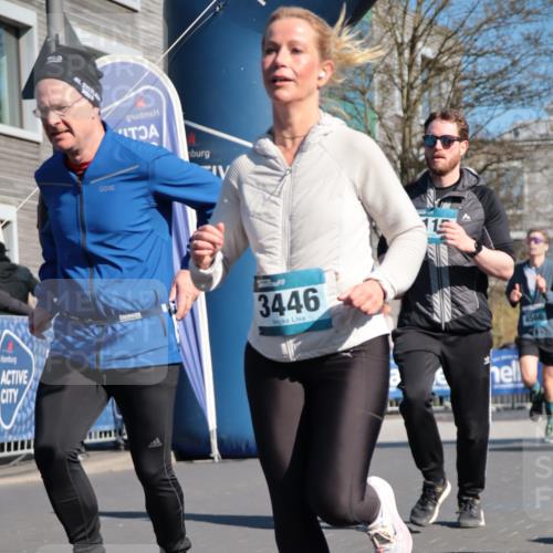 06.04.2025 - 44. Internationalen Wilhelmsburger Insellauf A. Gomolzig http://msf.ph/oto/7573774 06.04.2025 10:41:45 Ziel 3308, 3446, 3830, 3890, 3891, 3941, 4115, 4412, 4566, 4607 meine-sportfotos.de