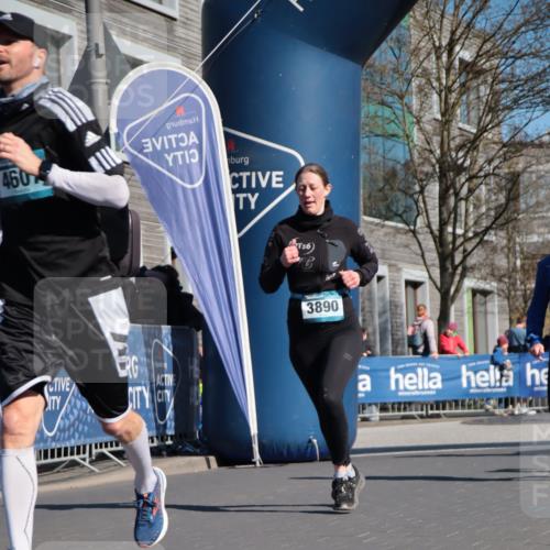 06.04.2025 - 44. Internationalen Wilhelmsburger Insellauf A. Gomolzig http://msf.ph/oto/7573824 06.04.2025 10:41:43 Ziel 3017, 3446, 3830, 3890, 3891, 4115, 4412, 4566, 4607 meine-sportfotos.de