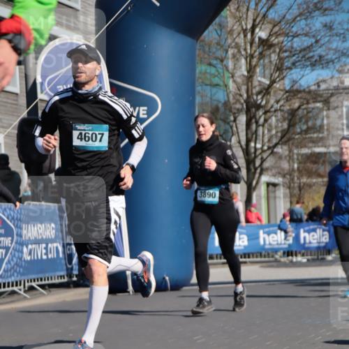 06.04.2025 - 44. Internationalen Wilhelmsburger Insellauf A. Gomolzig http://msf.ph/oto/7573834 06.04.2025 10:41:42 Ziel 3017, 3432, 3446, 3830, 3890, 3891, 4115, 4412, 4566, 4607 meine-sportfotos.de
