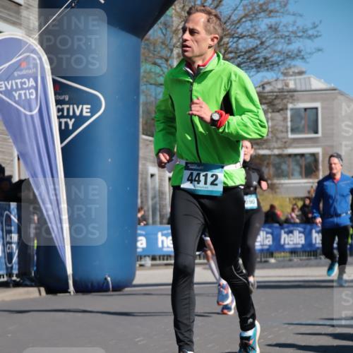 06.04.2025 - 44. Internationalen Wilhelmsburger Insellauf A. Gomolzig http://msf.ph/oto/7573857 06.04.2025 10:41:41 Ziel 3017, 3432, 3446, 3830, 3890, 3891, 4115, 4412, 4607 meine-sportfotos.de