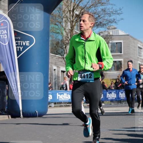 06.04.2025 - 44. Internationalen Wilhelmsburger Insellauf A. Gomolzig http://msf.ph/oto/7573862 06.04.2025 10:41:41 Ziel 3017, 3432, 3446, 3830, 3890, 3891, 4115, 4412, 4607 meine-sportfotos.de