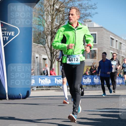 06.04.2025 - 44. Internationalen Wilhelmsburger Insellauf A. Gomolzig http://msf.ph/oto/7573866 06.04.2025 10:41:41 Ziel 3017, 3432, 3446, 3830, 3890, 3891, 4115, 4412, 4607 meine-sportfotos.de