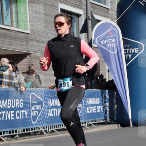 06.04.2025 - 44. Internationalen Wilhelmsburger Insellauf A. Gomolzig http://msf.ph/oto/7573875 06.04.2025 10:41:40 Ziel 3017, 3432, 3446, 3830, 3890, 3891, 4115, 4412, 4607 meine-sportfotos.de