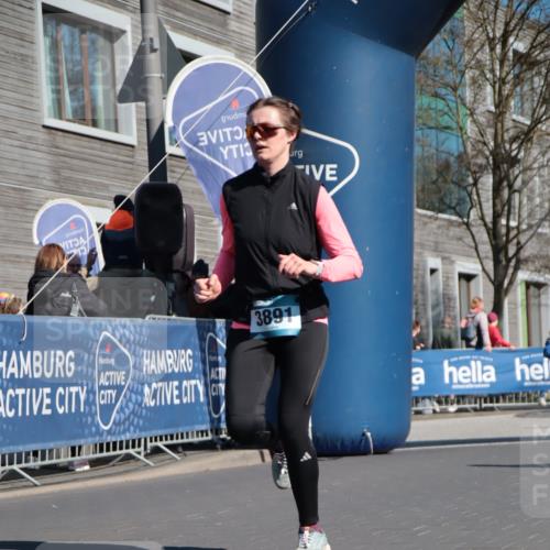 06.04.2025 - 44. Internationalen Wilhelmsburger Insellauf A. Gomolzig http://msf.ph/oto/7573891 06.04.2025 10:41:40 Ziel 3017, 3432, 3446, 3830, 3890, 3891, 4115, 4412, 4607 meine-sportfotos.de