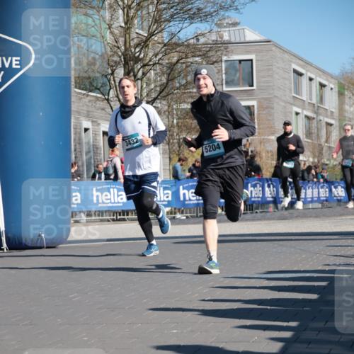 06.04.2025 - 44. Internationalen Wilhelmsburger Insellauf A. Gomolzig http://msf.ph/oto/7573952 06.04.2025 10:41:35 Ziel 3017, 3104, 3255, 3432, 3891, 3975, 4412, 5204 meine-sportfotos.de